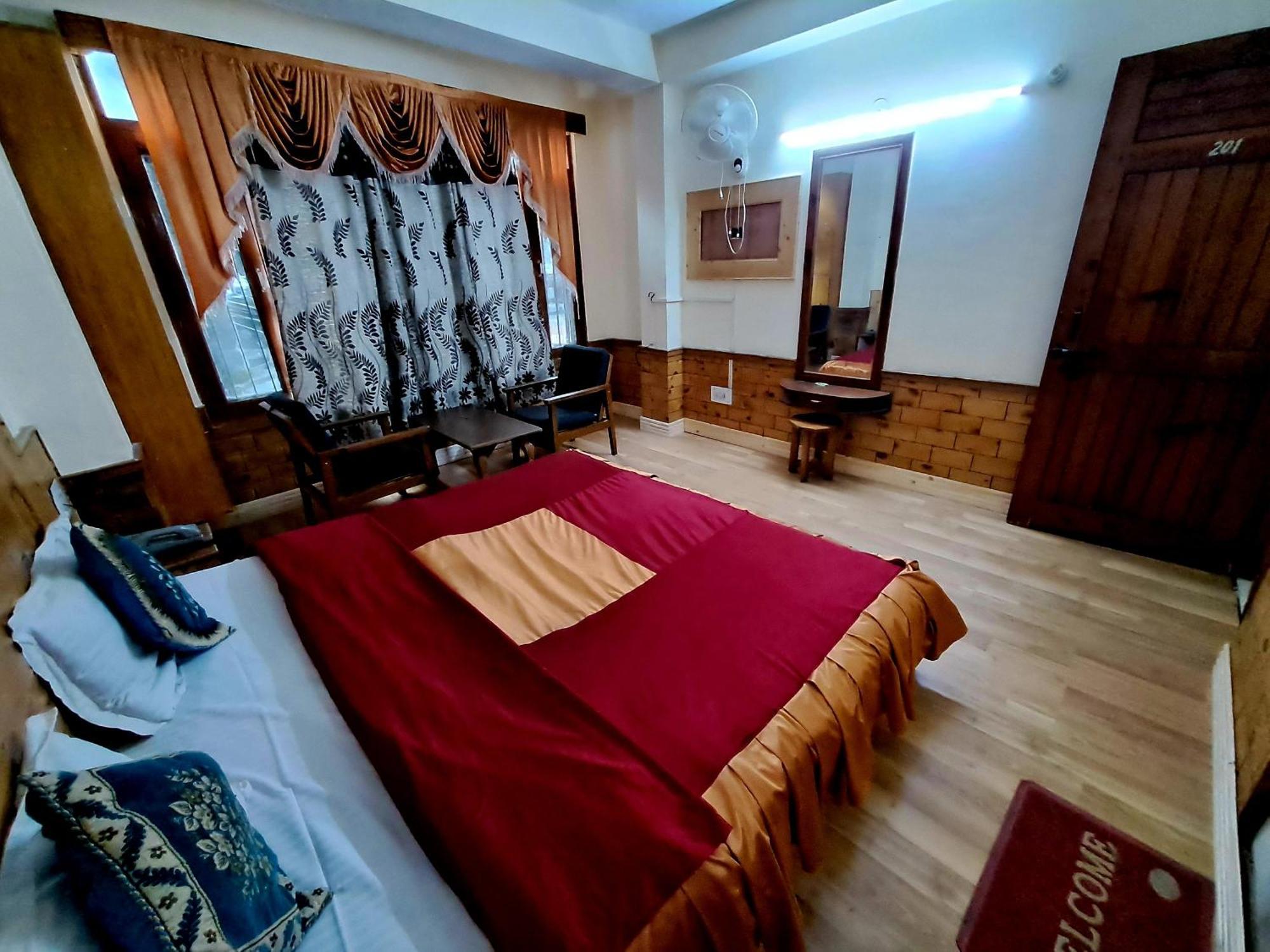 Hotel Snow Mountain Mall Road Manali  Ngoại thất bức ảnh